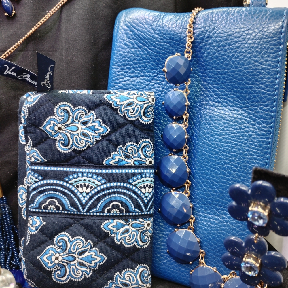 Elegant Blue Necklace Set - Picture 5 of 13